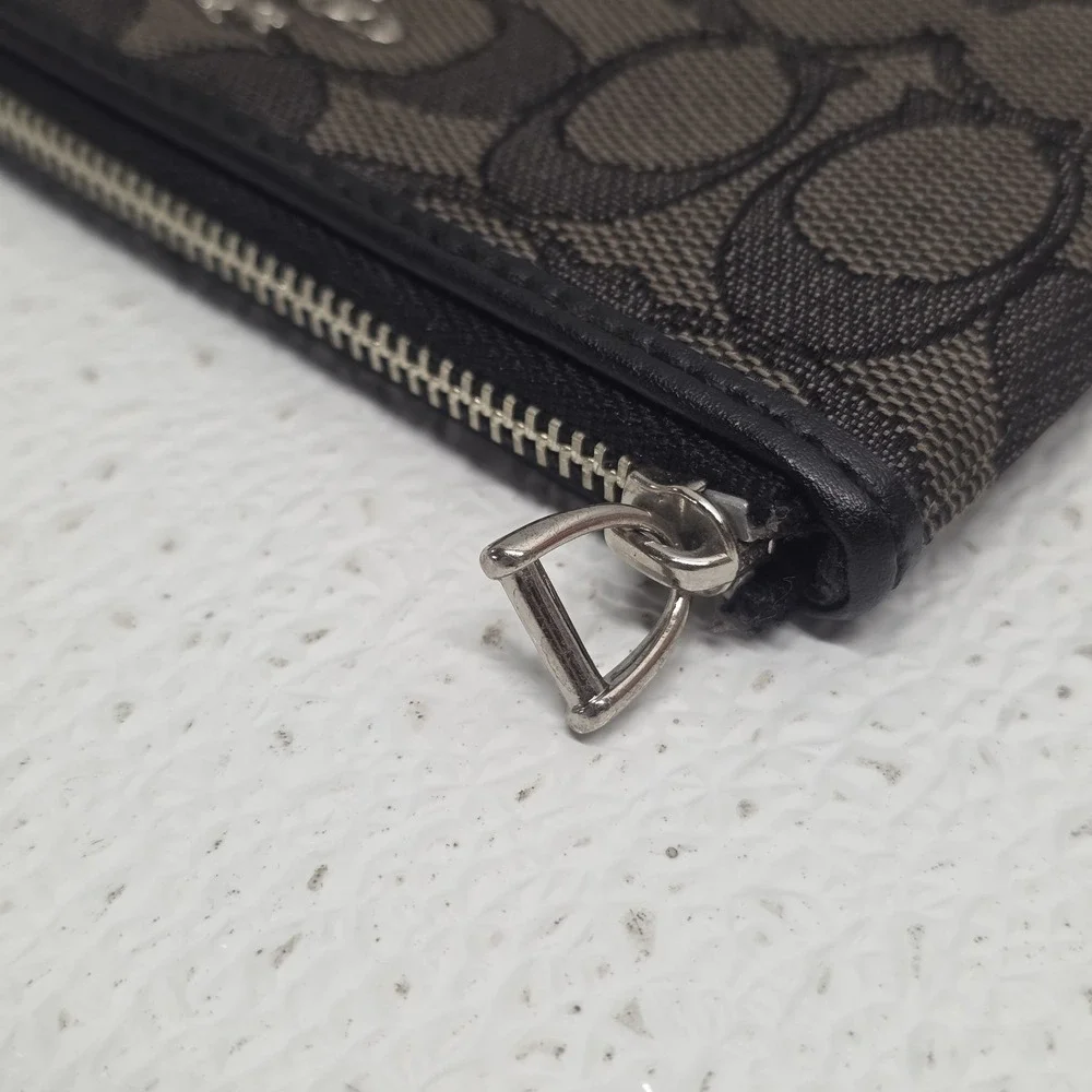 Coach Corner Zip Wristlet Wallet Black Smoke Silver F58033 - Read